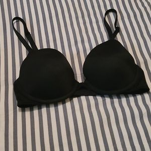 PINK Victoria's Secret Black T-shirt Bra